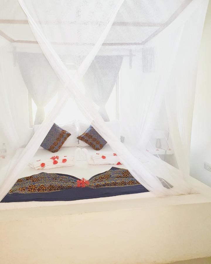 Bed and Breakfast Blue Palm Zanzibar Бвейю Екстер'єр фото